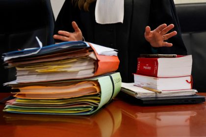À cause d&rsquo;une erreur de la justice, un homme condamné pour les viols répétés de sa fille est libéré en attendant son procès en appel