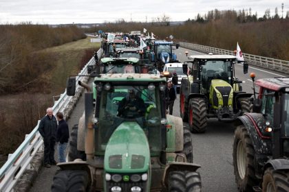 Blocages des agriculteurs: les transporteurs routiers demandent « la liberté constitutionnelle de pouvoir circuler »