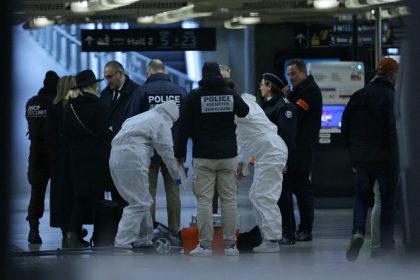 Attaque gare de Lyon: l&rsquo;assaillant qui voulait « s&rsquo;en prendre à des Français », mis en examen pour tentatives d&rsquo;assassinat