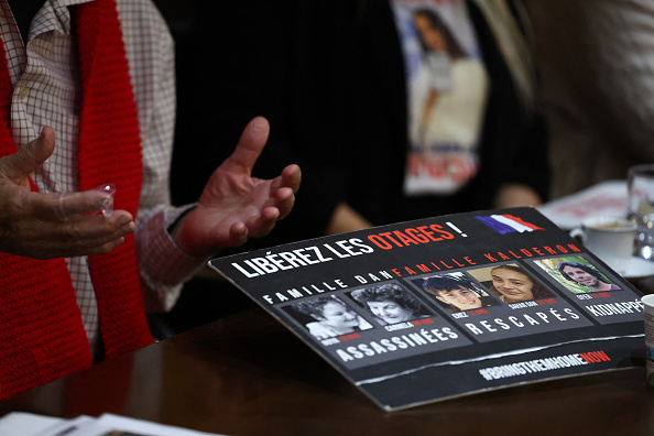 Hommage aux victimes françaises du Hamas aux Invalides