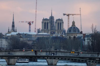 Notre-Dame de Paris: le démontage de l&rsquo;échafaudage de la flèche a commencé