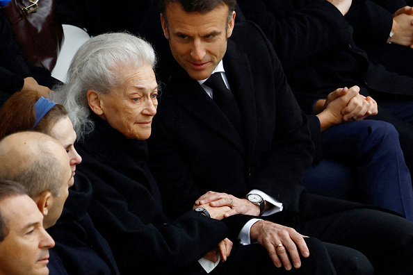 Hommage à Robert Badinter: Emmanuel Macron déclare que « votre nom devra s&rsquo;inscrire » au Panthéon