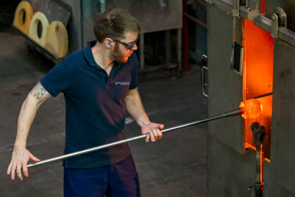 Les cristalleries en Lorraine et la nécessité de transmettre le savoir-faire des verriers