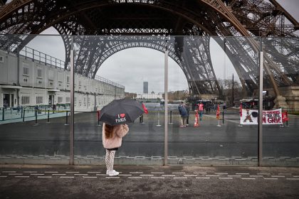 « Mon rêve est brisé »: la tour Eiffel fermée aux touristes en raison d&rsquo;une grève