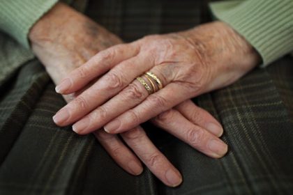 Procès du meurtrier présumé de Jocelyne, 82 ans: le jour du meurtre, il lui avait offert des fleurs