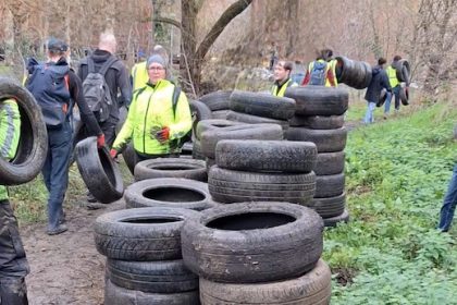 Toulouse: une association retire 5 tonnes de déchets des berges de la Garonne en trois jours