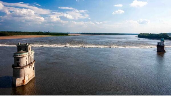 Ces « châteaux » ont été construits au milieu du Mississippi il y a plus de 100 ans – mais de quoi s’agit-il ?