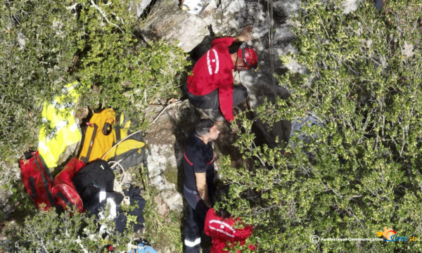 Gard: après deux jours d’intervention, pompiers et spéléologues sauvent un chien coincé sous des roches