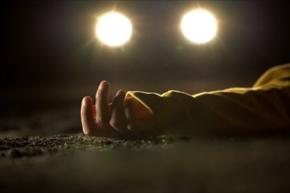 Ardennes: un jeune homme ivre meurt écrasé par une voiture à la sortie d’une boîte de nuit