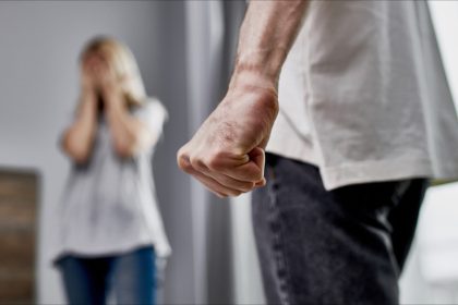 Seine-Saint-Denis: un homme recherché après avoir battu sa femme et son nourrisson