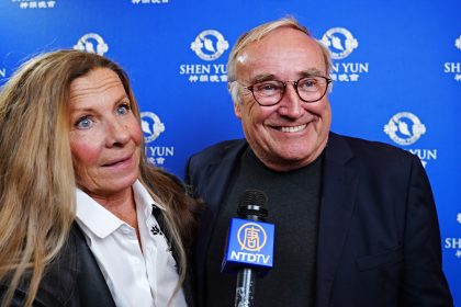 Shen Yun amène « une légèreté, on est apaisé, on oublie tout », confie une opticienne