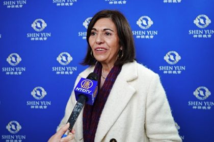 « De l’énergie et de l’espoir pour l’avenir », confie une artiste peintre à propos de Shen Yun