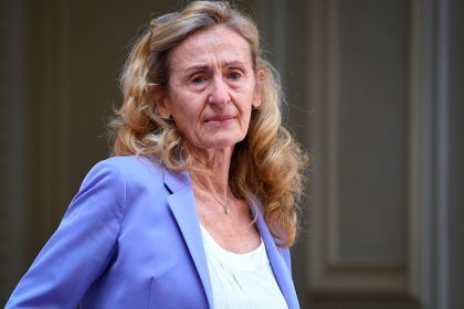 Voile: Nicole Belloubet apporte son soutien au proviseur menacé de mort à Paris