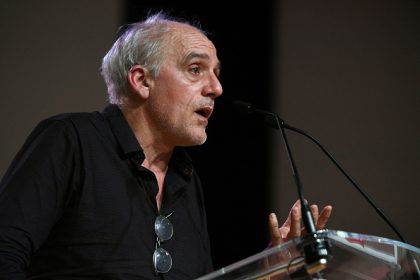 « Joli feu d’artifice »: Philippe Poutou se réjouit de l’attaque du commissariat de La Courneuve sur les réseaux sociaux