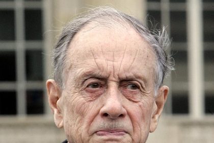 Un hommage national sera rendu aux Invalides à l&rsquo;amiral Philippe de Gaulle