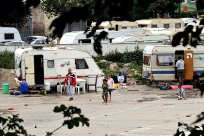 Hérault: pour dissuader les gens du voyage de s’installer sur un parking, le maire ordonne sa destruction