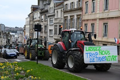 « Trop de taxes, trop de normes, trop de papiers »: des agriculteurs et des pêcheurs manifestent dans le Pas-de-Calais