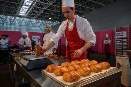 Le boulanger français Dimitri Bordon champion du monde du pain au chocolat