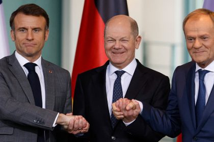À Berlin, Emmanuel Macron et Olaf Scholz affichent leur « unité » sur l&rsquo;Ukraine