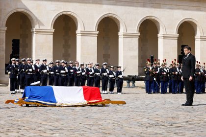 Hommage national à Philippe de Gaulle aux Invalides, qui a connu « toutes les mers du monde et choisi la Seine pour dernier rivage »