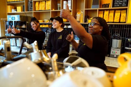 À New York, un café français offre un emploi aux personnes autistes et trisomiques