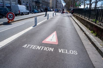 Colmar : une peinture luminescente pour sécuriser une piste cyclable