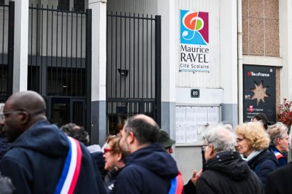 Proviseur menacé de mort: les chefs d&rsquo;établissements sortent du silence et se rassemblent devant le lycée Ravel