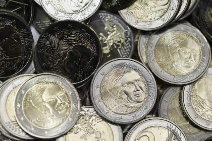 JO Paris 2024: des pièces de 2 euros offertes aux écoliers et déjà revendues en ligne