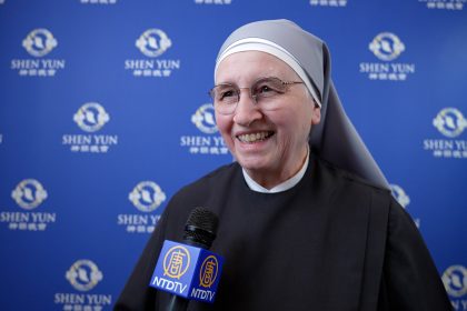 Avec Shen Yun, « on marche vers la vérité tous ensemble », déclare une religieuse