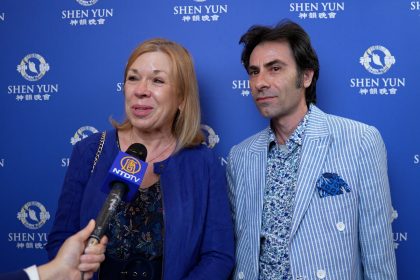 Avec Shen Yun, « on ne veut plus repartir dans notre monde à nous. On veut rester dans leur monde à eux », s’extasie un artiste-peintre