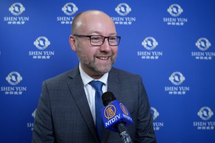 « La sensibilité que l’on perçoit par rapport aux danseurs, on la ressent au plus profond de nous », confie un cadre financier