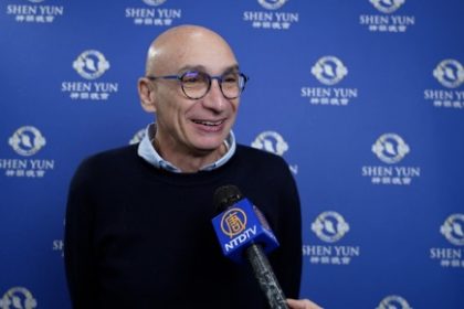 « Refléter toute la grandeur de l’éternité de l’humanité », estime un chanteur traditionnel corse à propos de Shen Yun