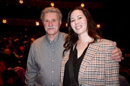 Un mannequin de mode fait l’éloge de Shen Yun : « Je ne pourrais jamais en dire assez de bien »