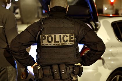 Paris: un policier traîné sur plus de 300 mètres par le conducteur d’un scooter, un dealer présumé