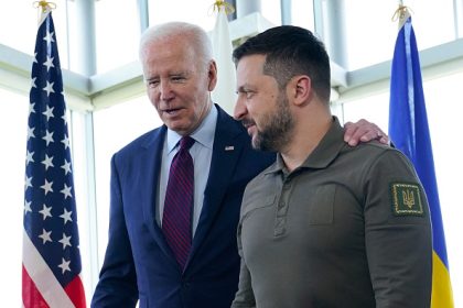 Le plan américain d&rsquo;aide à l&rsquo;Ukraine attend la signature de Joe Biden