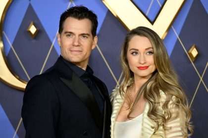 Henry Cavill attend la naissance de son premier enfant avec sa compagne Natalie Viscuso