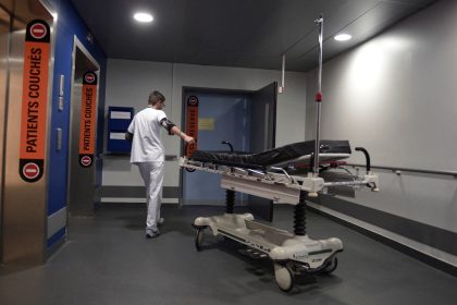 Pour pallier le manque de médecins, les infirmiers autorisés à signer des certificats de décès