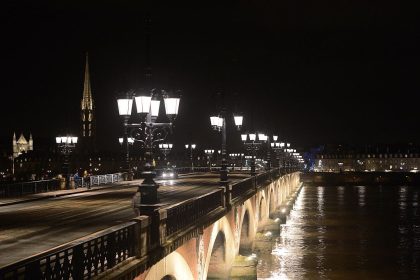 Bordeaux: le Pont de pierre doit être consolidé car il s&rsquo;enfonce