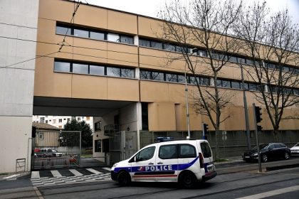 « À l’aide, on me séquestre » : un couple découvre un mot de détresse dans la rue et alerte la police qui libère la victime