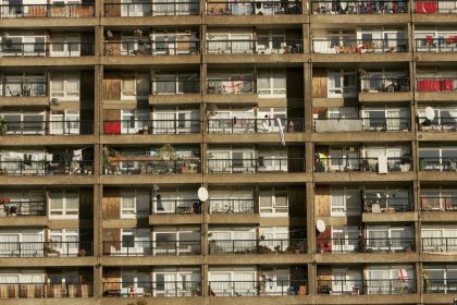 Les anomalies du modèle HLM français