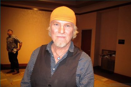 Shen Yun est « très intelligent et très bien fait… Je suis tout simplement époustouflé », a confié un chanteur