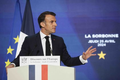 Emmanuel Macron dresse un portrait alarmiste de l&rsquo;Europe à la Sorbonne : une « hypocrisie terrible » selon les oppositions