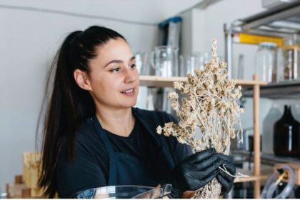 La nature possède les meilleurs ingrédients pour soigner la peau, selon une esthéticienne fondatrice d&rsquo;une marque de soins de la peau