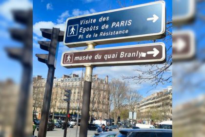 Paris: une faute d’orthographe sur un panneau de direction fait réagir les internautes