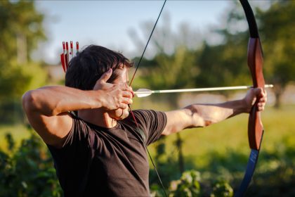 Seine-Maritime: il s&rsquo;entraîne au tir à l&rsquo;arc dans son jardin, sa flèche termine dans l&rsquo;épaule du voisin