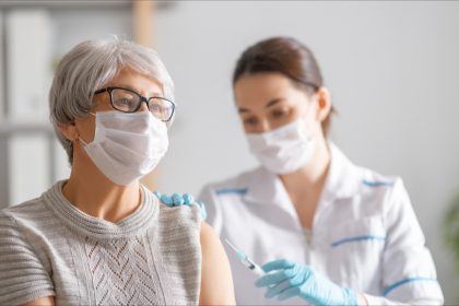 Covid-19: tout ce qu&rsquo;il faut savoir sur la nouvelle campagne de vaccination qui débute le 15 avril