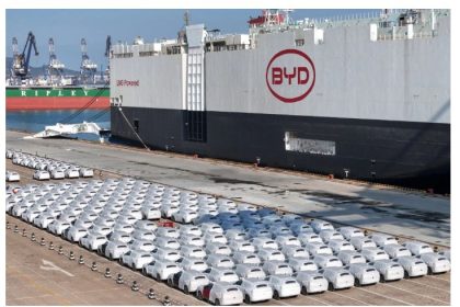 Il faut empêcher la Chine d&rsquo;inonder le marché européen avec des voitures électriques subventionnées, met en garde Ursula von der Leyen