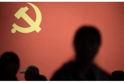 Qui couche avec des chiens se lève avec des puces