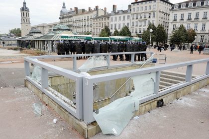 L&rsquo;agresseur transféré en service de psychiatrie : ce qu&rsquo;on sait de l&rsquo;attaque au couteau à Lyon