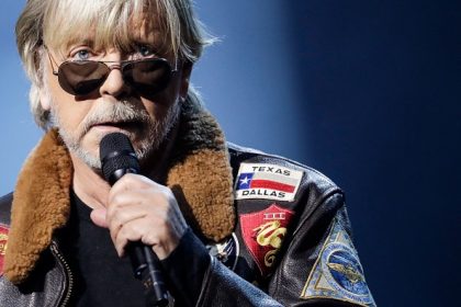 À 71 ans, le chanteur Renaud a épousé « Cerise », qui le suit depuis 30 ans
